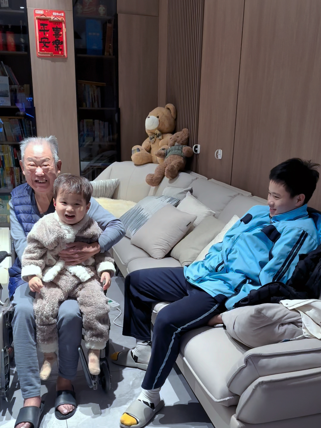 两个孙子两个孙子的成长故事