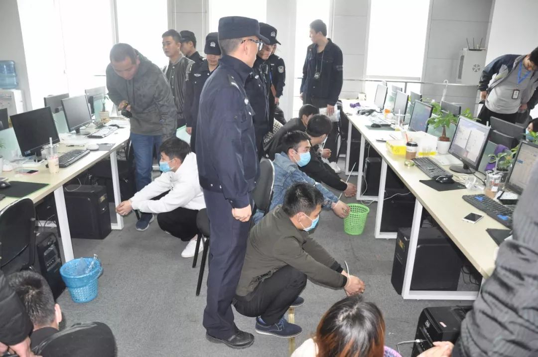 网警集中收网抓百人网警集中收网行动，百人落网，网络秩序再塑