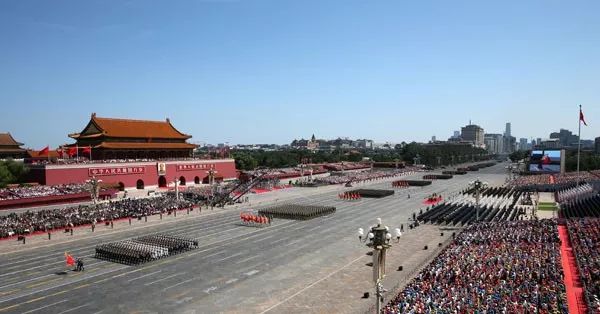 阅兵当天天安门广场可容纳超5万人阅兵当天天安门广场，盛况空前，可容纳超5万人共襄盛举