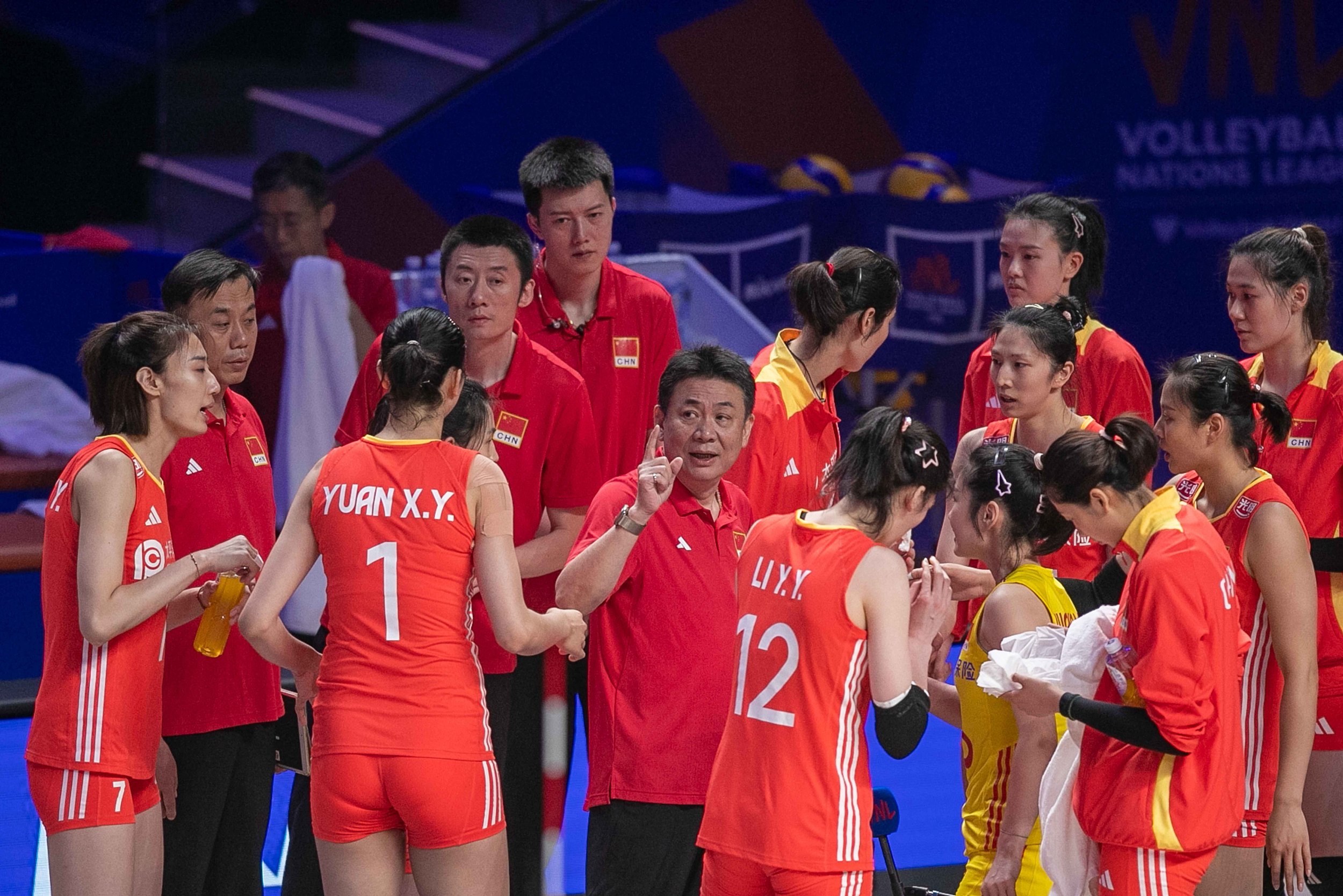 中国女排vs法国女排央视网关于中国女排与法国女排的比赛在央视网的直播，您可以登录央视网，选择体育频道进入页面，找到相应的比赛直播链接进行观看。由于比赛时间可能有所变动，建议您关注央视网的节目预告，以便及时获取最新的比赛信息。