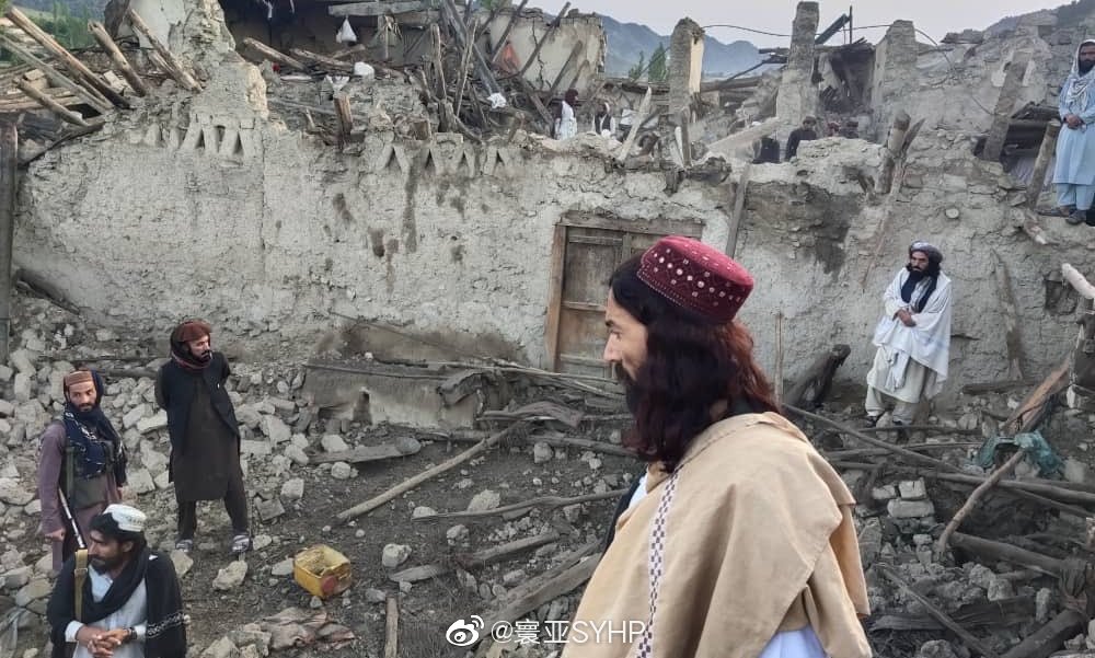 阿富汗东北部地震已致812人死亡阿富汗东北部发生强烈地震，已致812人死亡——灾难背后的挑战与应对