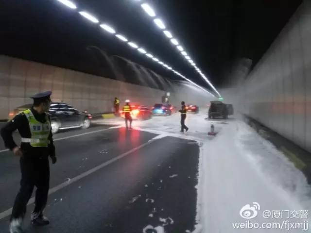 厦门交警辟谣翔安隧道海水倒灌近日，一则关于厦门翔安隧道的谣言在网络上流传，声称隧道内出现海水倒灌的情况。针对这一谣言，厦门交警迅速进行辟谣。